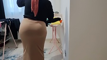 Stepmom'S Voluptuous Rear End Is An Irresistible Desire For Intimate Encounter